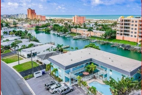 Condo in Treasure Island, Florida, 1 bedroom № 2206504 - photo 3