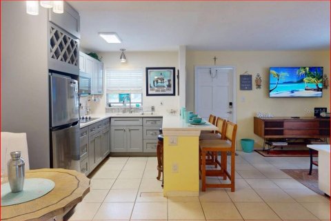 Condo in Treasure Island, Florida, 1 bedroom № 2206504 - photo 8