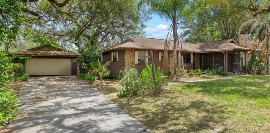 House in Inverness, Florida 3 bedrooms, 167.41 sq.m. № 1649507