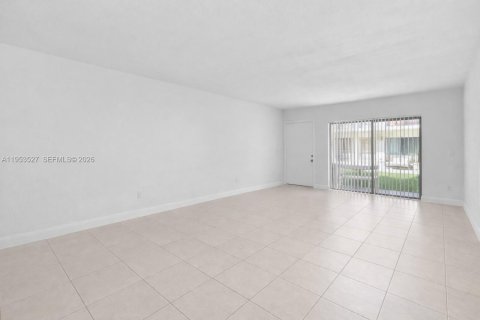 Copropriété à louer à Coral Springs, Floride: 2 chambres, 74.32 m2 № 2010087 - photo 3