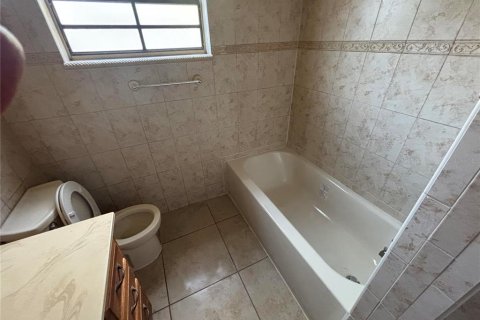 House in Orlando, Florida 3 bedrooms, 160.91 sq.m. № 1542265 - photo 13