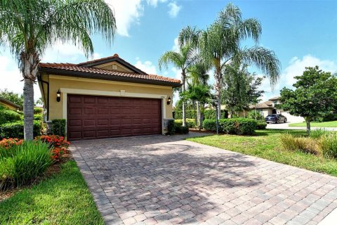 Villa ou maison à louer à Bradenton, Floride: 2 chambres, 125.23 m2 № 1298426 - photo 1