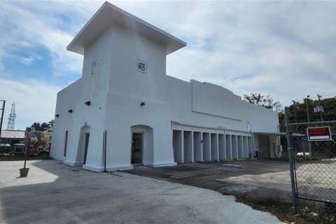 Commercial property in Zephyrhills, Florida 368.26 sq.m. № 1771900 - photo 1