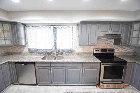Villa ou maison à louer à Largo, Floride: 3 chambres, 228.63 m2 № 2197108 - photo 13