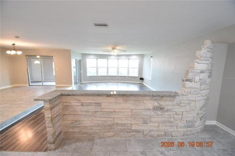 Villa ou maison à louer à Largo, Floride: 3 chambres, 228.63 m2 № 2197108 - photo 2