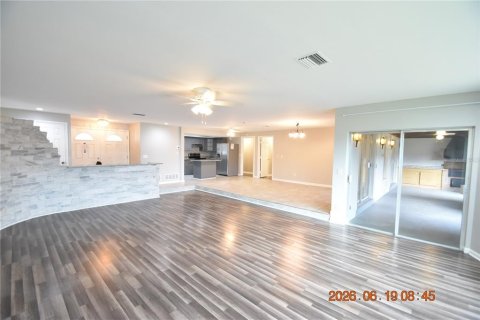 Villa ou maison à louer à Largo, Floride: 3 chambres, 228.63 m2 № 2197108 - photo 6