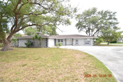 Villa ou maison à Largo, Floride 3 chambres, 228.63 m2 № 2197108