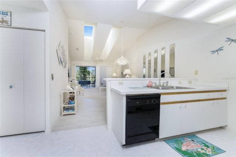Condo in Englewood, Florida, 2 bedrooms  № 2097712 - photo 21