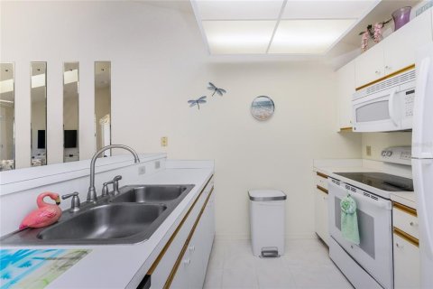 Condo in Englewood, Florida, 2 bedrooms  № 2097712 - photo 11