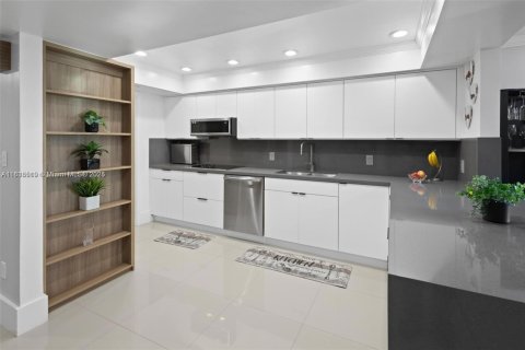 Townhouse in Hialeah, Florida 3 bedrooms, 183.95 sq.m. № 1775967 - photo 6