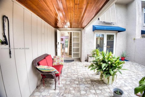 Townhouse in Hialeah, Florida 3 bedrooms, 183.95 sq.m. № 1775967 - photo 2