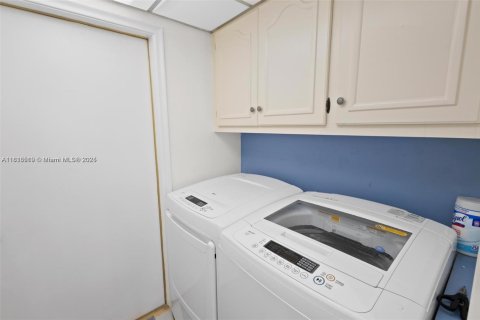 Townhouse in Hialeah, Florida 3 bedrooms, 183.95 sq.m. № 1775967 - photo 8