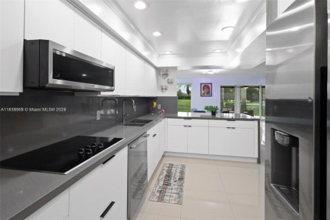 Townhouse in Hialeah, Florida 3 bedrooms, 183.95 sq.m. № 1775967 - photo 7