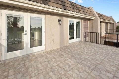 Townhouse in Hialeah, Florida 3 bedrooms, 183.95 sq.m. № 1775967 - photo 15