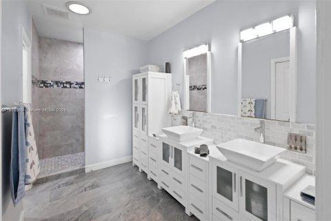 Townhouse in Hialeah, Florida 3 bedrooms, 183.95 sq.m. № 1775967 - photo 11