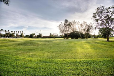 Townhouse in Hialeah, Florida 3 bedrooms, 183.95 sq.m. № 1775967 - photo 20