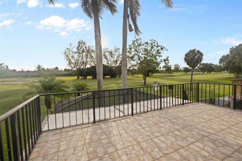 Townhouse in Hialeah, Florida 3 bedrooms, 183.95 sq.m. № 1775967 - photo 13