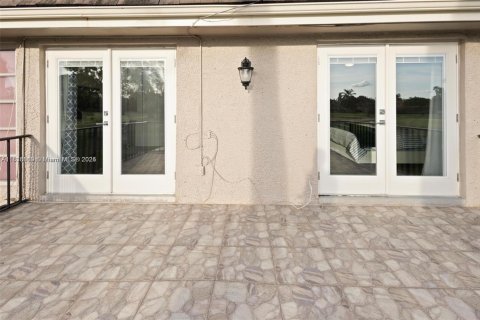 Townhouse in Hialeah, Florida 3 bedrooms, 183.95 sq.m. № 1775967 - photo 17