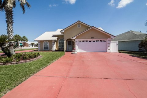 House in Panama City Beach, Florida 3 bedrooms, 144.93 sq.m. № 560649 - photo 1