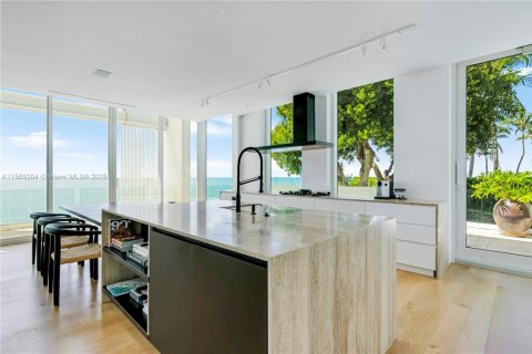 House in Key Biscayne, Florida 6 bedrooms, 761.98 sq.m. № 2015665 - photo 30