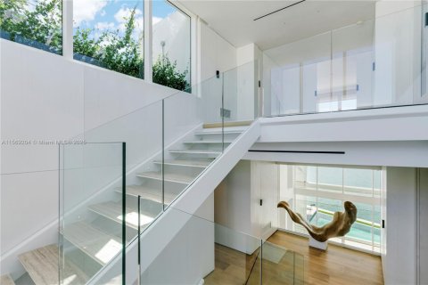 House in Key Biscayne, Florida 6 bedrooms, 761.98 sq.m. № 2015665 - photo 16