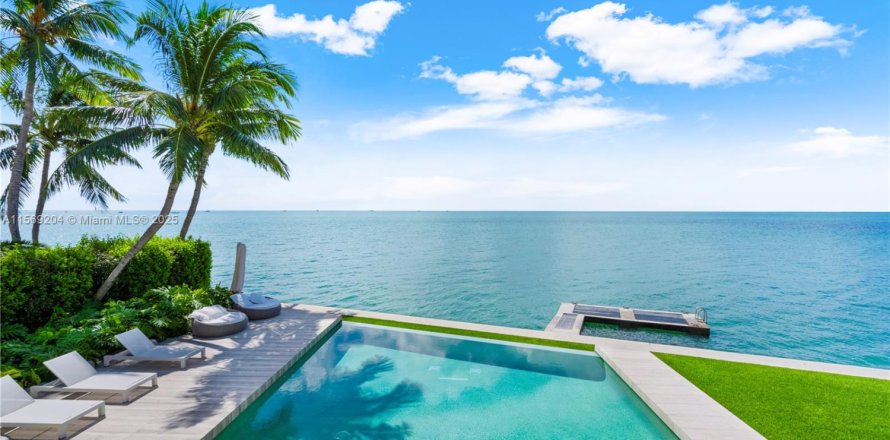 House in Key Biscayne, Florida 6 bedrooms, 761.98 sq.m. № 2015665