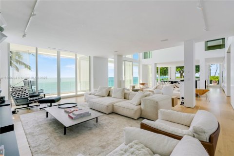 House in Key Biscayne, Florida 6 bedrooms, 761.98 sq.m. № 2015665 - photo 9