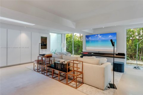 House in Key Biscayne, Florida 6 bedrooms, 761.98 sq.m. № 2015665 - photo 18