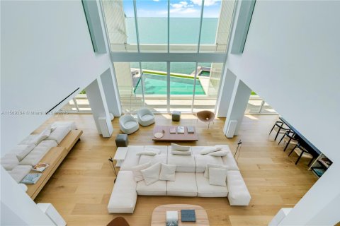 House in Key Biscayne, Florida 6 bedrooms, 761.98 sq.m. № 2015665 - photo 8