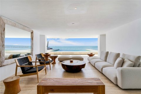 House in Key Biscayne, Florida 6 bedrooms, 761.98 sq.m. № 2015665 - photo 2