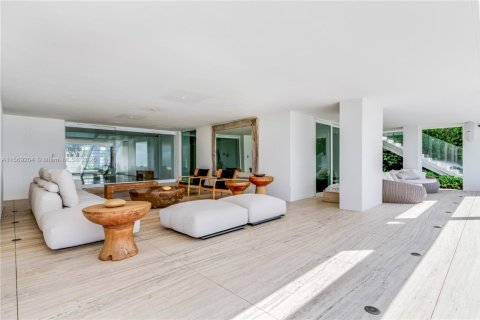 House in Key Biscayne, Florida 6 bedrooms, 761.98 sq.m. № 2015665 - photo 20