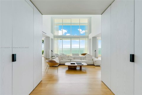 House in Key Biscayne, Florida 6 bedrooms, 761.98 sq.m. № 2015665 - photo 6