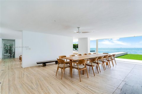 House in Key Biscayne, Florida 6 bedrooms, 761.98 sq.m. № 2015665 - photo 22