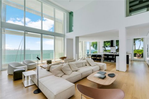 House in Key Biscayne, Florida 6 bedrooms, 761.98 sq.m. № 2015665 - photo 11