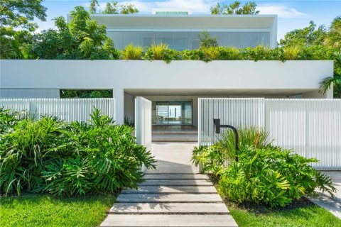 House in Key Biscayne, Florida 6 bedrooms, 761.98 sq.m. № 2015665 - photo 3