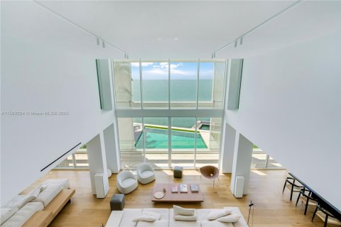 House in Key Biscayne, Florida 6 bedrooms, 761.98 sq.m. № 2015665 - photo 10