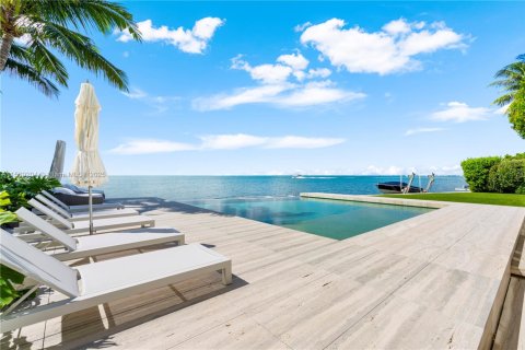 House in Key Biscayne, Florida 6 bedrooms, 761.98 sq.m. № 2015665 - photo 23