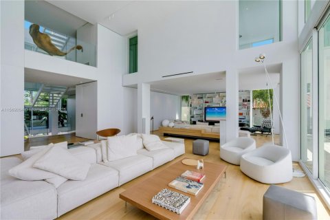 House in Key Biscayne, Florida 6 bedrooms, 761.98 sq.m. № 2015665 - photo 12