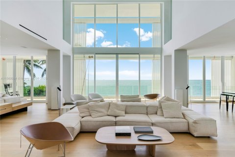 House in Key Biscayne, Florida 6 bedrooms, 761.98 sq.m. № 2015665 - photo 14