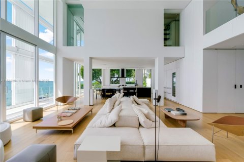 House in Key Biscayne, Florida 6 bedrooms, 761.98 sq.m. № 2015665 - photo 15