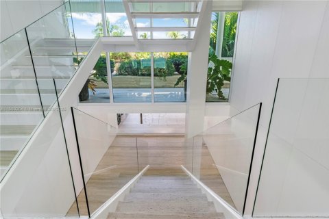 House in Key Biscayne, Florida 6 bedrooms, 761.98 sq.m. № 2015665 - photo 27