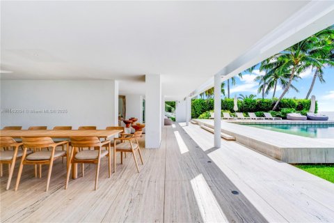 House in Key Biscayne, Florida 6 bedrooms, 761.98 sq.m. № 2015665 - photo 21