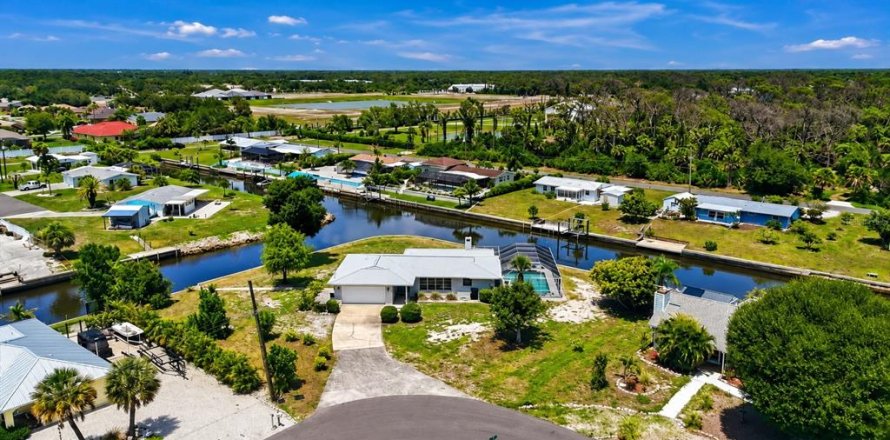 Villa ou maison à Englewood, Floride 2 chambres, 151.8 m2 № 2208729