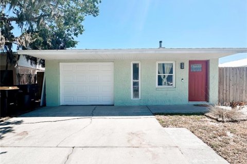 House in Winter Haven, Florida 2 bedrooms, 96.9 sq.m. № 1642915 - photo 1