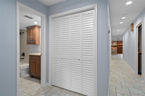 House in Lutz, Florida 5 bedrooms, 274.62 sq.m. № 1602440 - photo 30