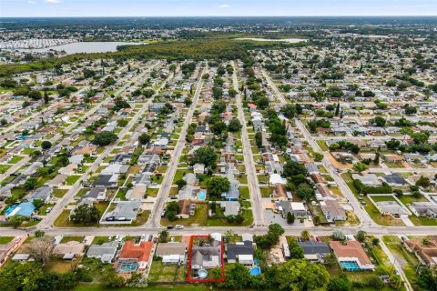 House in Holiday, Florida 3 bedrooms, 128.95 sq.m. № 2402731 - photo 9
