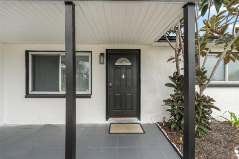 House in Holiday, Florida 3 bedrooms, 128.95 sq.m. № 2402731 - photo 30