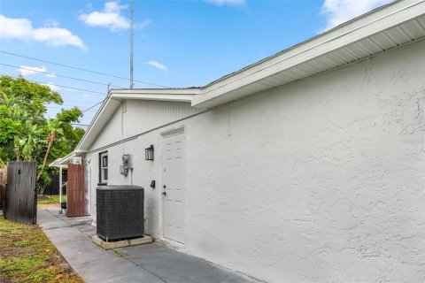 House in Holiday, Florida 3 bedrooms, 128.95 sq.m. № 2402731 - photo 23