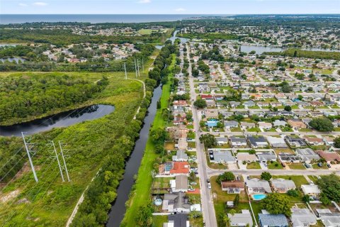 House in Holiday, Florida 3 bedrooms, 128.95 sq.m. № 2402731 - photo 6