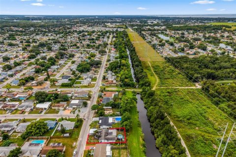 House in Holiday, Florida 3 bedrooms, 128.95 sq.m. № 2402731 - photo 13